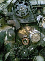 AEL-Zahnriemen an NG-Motorblock mit AEL-Ölpumpe und AEL-Spannrolle.<br />Zahnriemen würd von der länge her passen (ein Tick kürzer wär aber nicht schlecht), allerdings passt die Zahnform nicht.