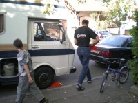 Lungo beim Aufstellen vom Raumgleiter