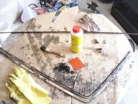 Dann die Zierleisten von meinem Schlacht Audi 100 mit Abbeizer entlackt und anschließend selber Hochglanzpoliert.