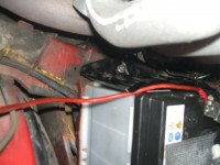 AUDI 100 TD Batterieabschirmung 004.jpg