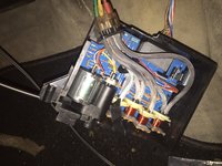 Das Steuergerät, wie es verbaut ist (Ohne Deckel)