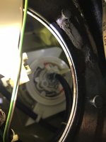 Pumpe vor Ausbau, 2 Clipse markiert