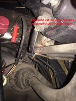 Strebe hinter Scheinwerfer