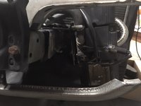 hier sieht man schön wie weit der Halter über den Vorwiderstand des Lüfters hinaus ragt, Deswegen ist die SH auch relativ weit außen platziert.