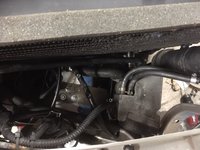 hier sieht man die drei Anschraubpunkte die mit M6er Einziehmuttern und passenden Schrauben gehalten werden. Ich hätte den Halter gerne aus Edelstahl gebaut, hatte aber kein passendes Material da und so wurde es eben ST37 mit dicker Wachsschicht.