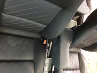 Mittelarmlehne nach unten geklappt