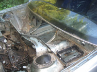 Ohne Motorhaube kommt man gut ran