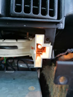 Birne leuchtet, hoffentlich hält alles und wird nicht zu warm.