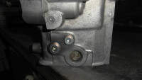 Cylinderhead unopened with the 2 screws in the back