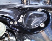 Linker Teller verbaut