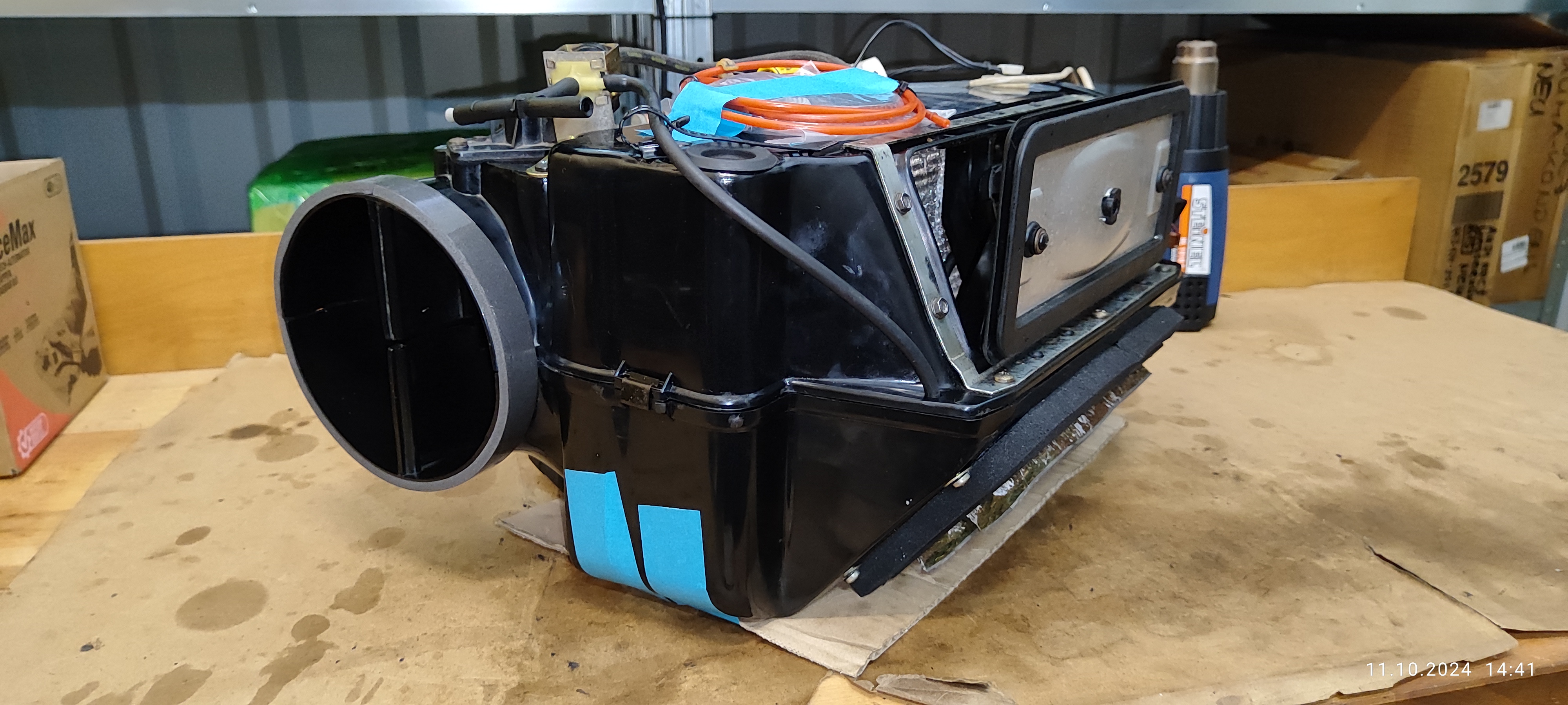 Verdampferkasten (mit C4-Klappen) einbaufertig gemacht, alle Ideen zur Nachrüstung Innenraumfilter verworfen da (mittelfristig) nicht realisierbar, manuelle &quot;Japan-Klappensteuerung&quot; zur Minderung der Staubbelastung wird realisiert