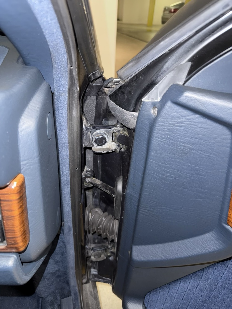 Audi 200 20V - Tuer Rechts.jpg