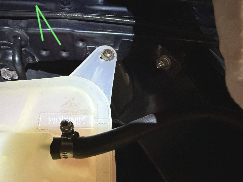 Audi200 - Befestigung GRA Druckpumpe.jpg