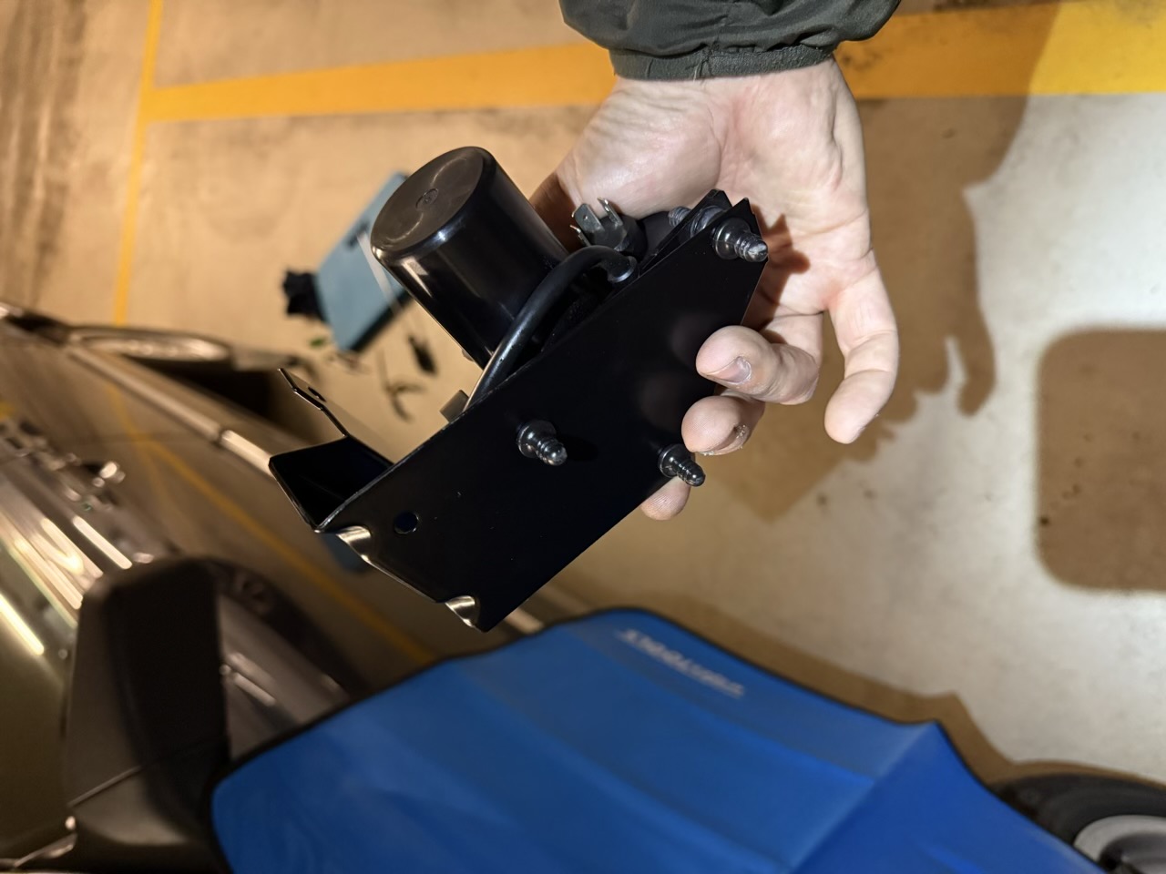 Audi 200 - GRA Pumpe 3.jpg