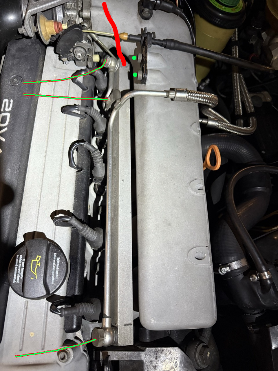 Audi 200 20V 3B - Fuelrail and Injectors.jpg