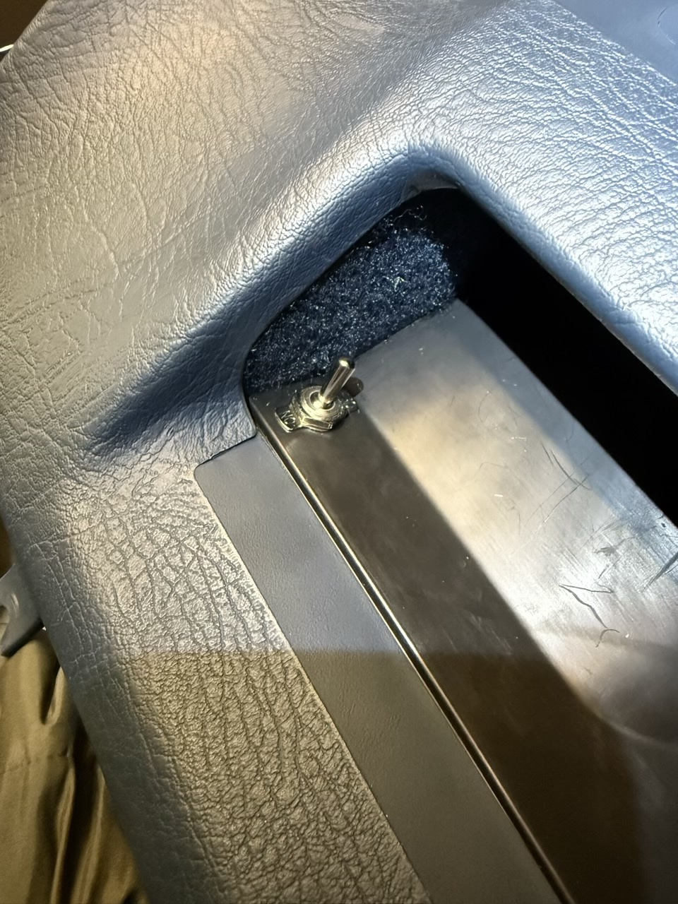 Audi 200 - Check Engine Light - Start Diagnostics Schalter 1.jpg