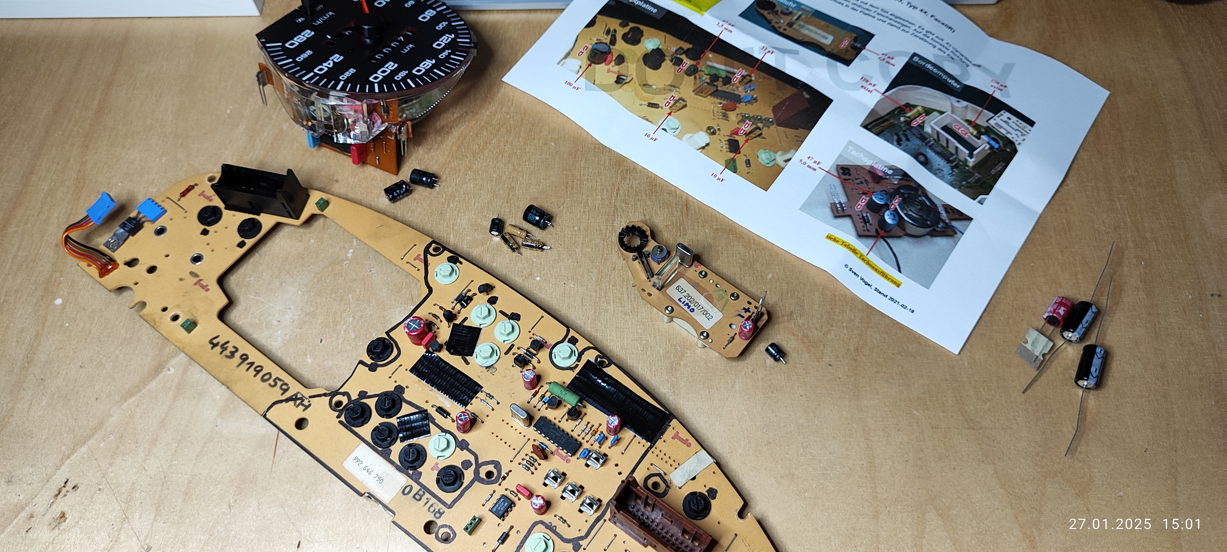 Kombiinstrument Elkos und Digitaluhr getauscht