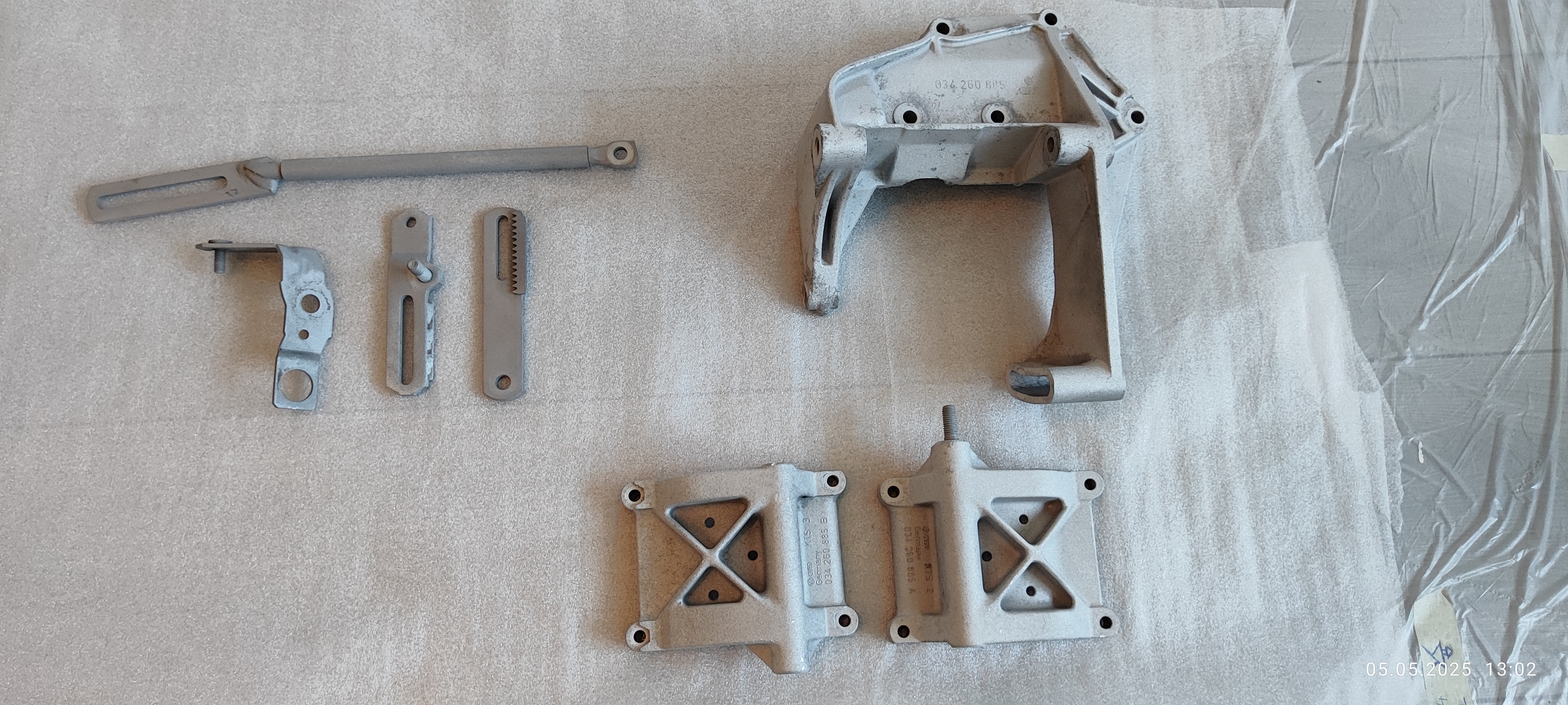 Sandgestrahlte Alu-/Stahlteile