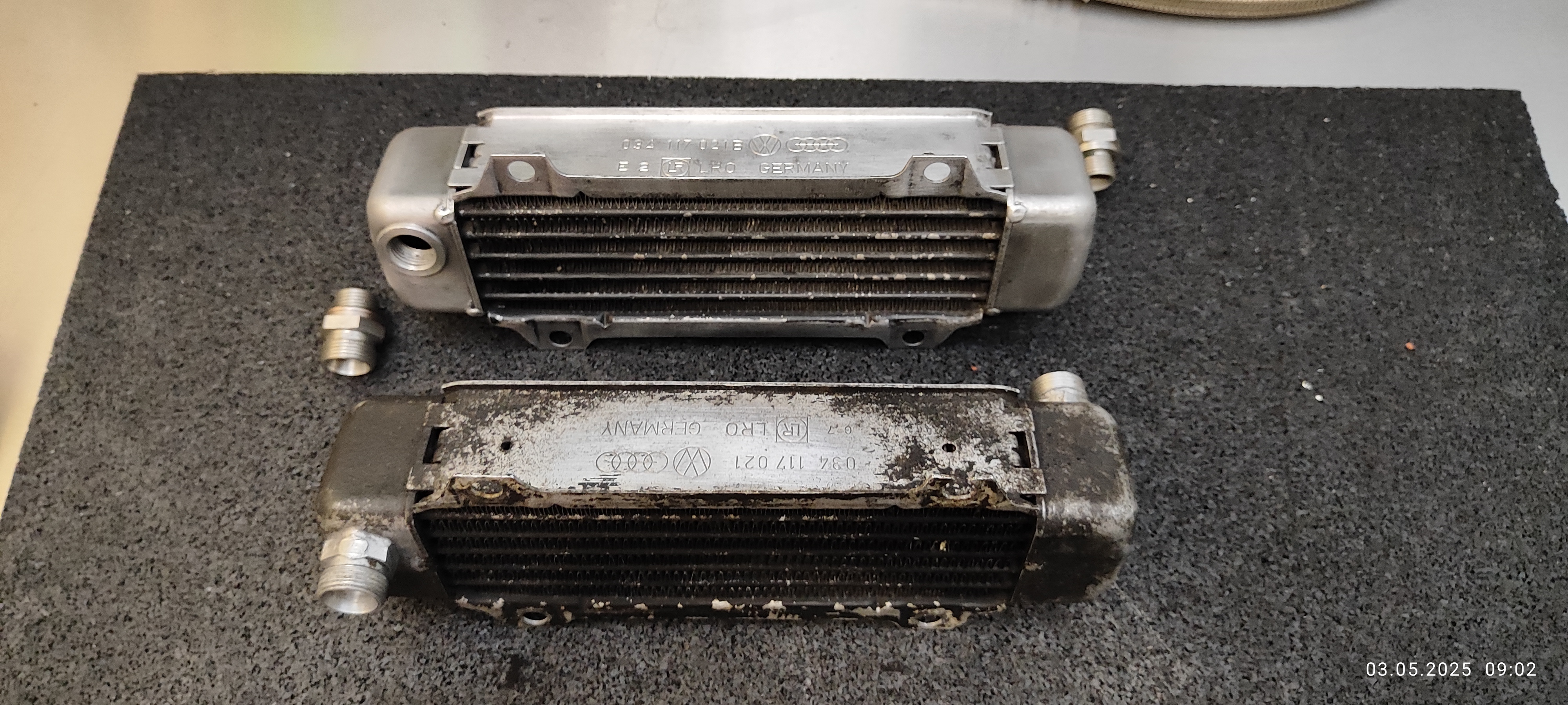 034117021 (unten) vs. 034117021B (oben)