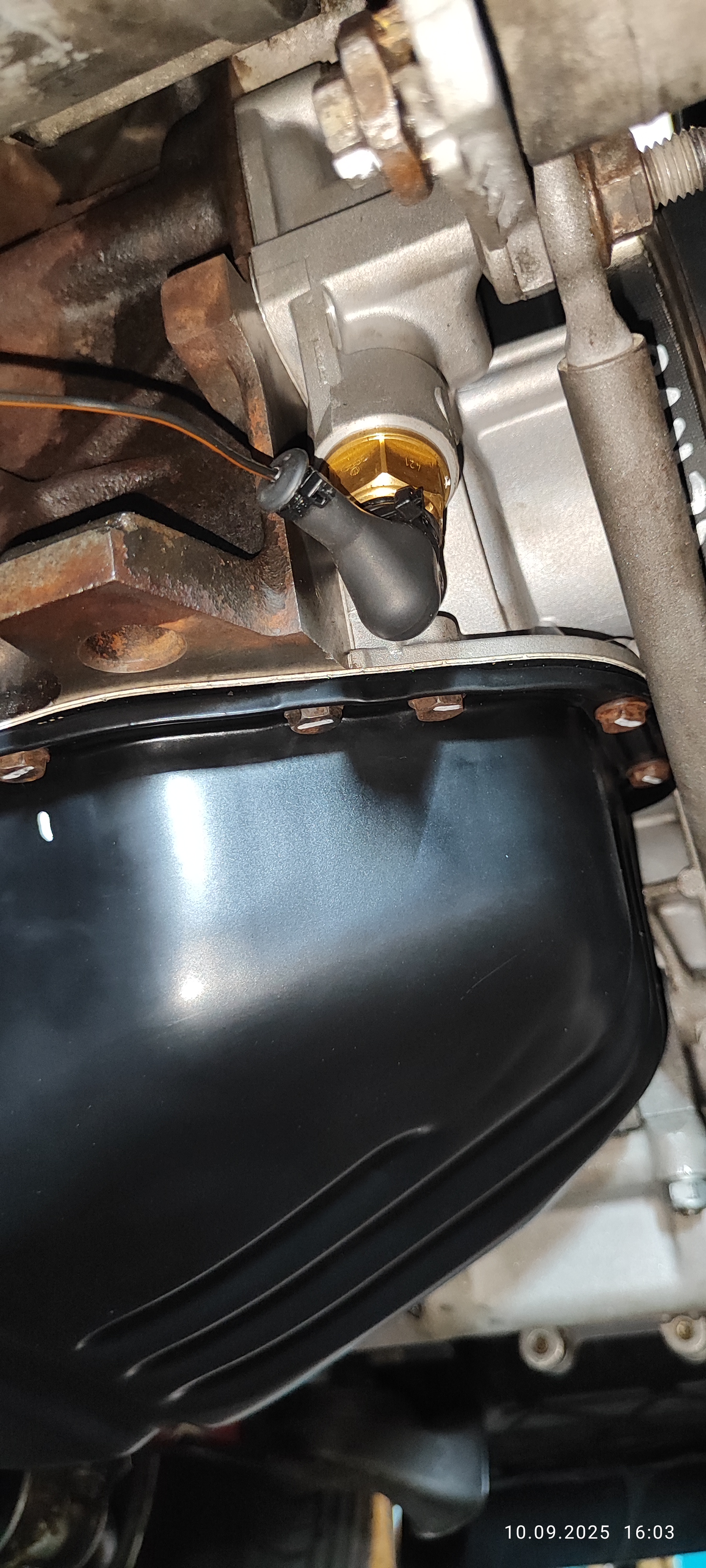 nach 50 km Autobahn (Dauerdruck über 4,5 bar) und 50 km Stadt u. Landstraße (ständige Druckanderungen)