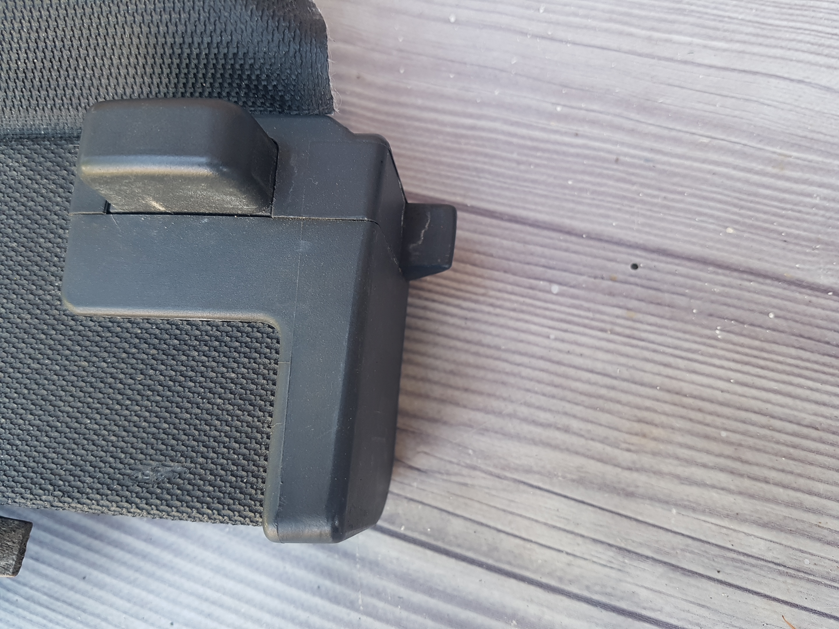 ...die &quot;Nasen&quot; waren etwas schwergängig und liessen sich nicht richtig rein drücken